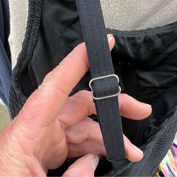 Lands End Solid black textured swim tank with underwire size 16 - Picture 4 of 9